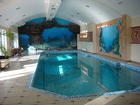 бассейн размером 15 м х 5,5 м.